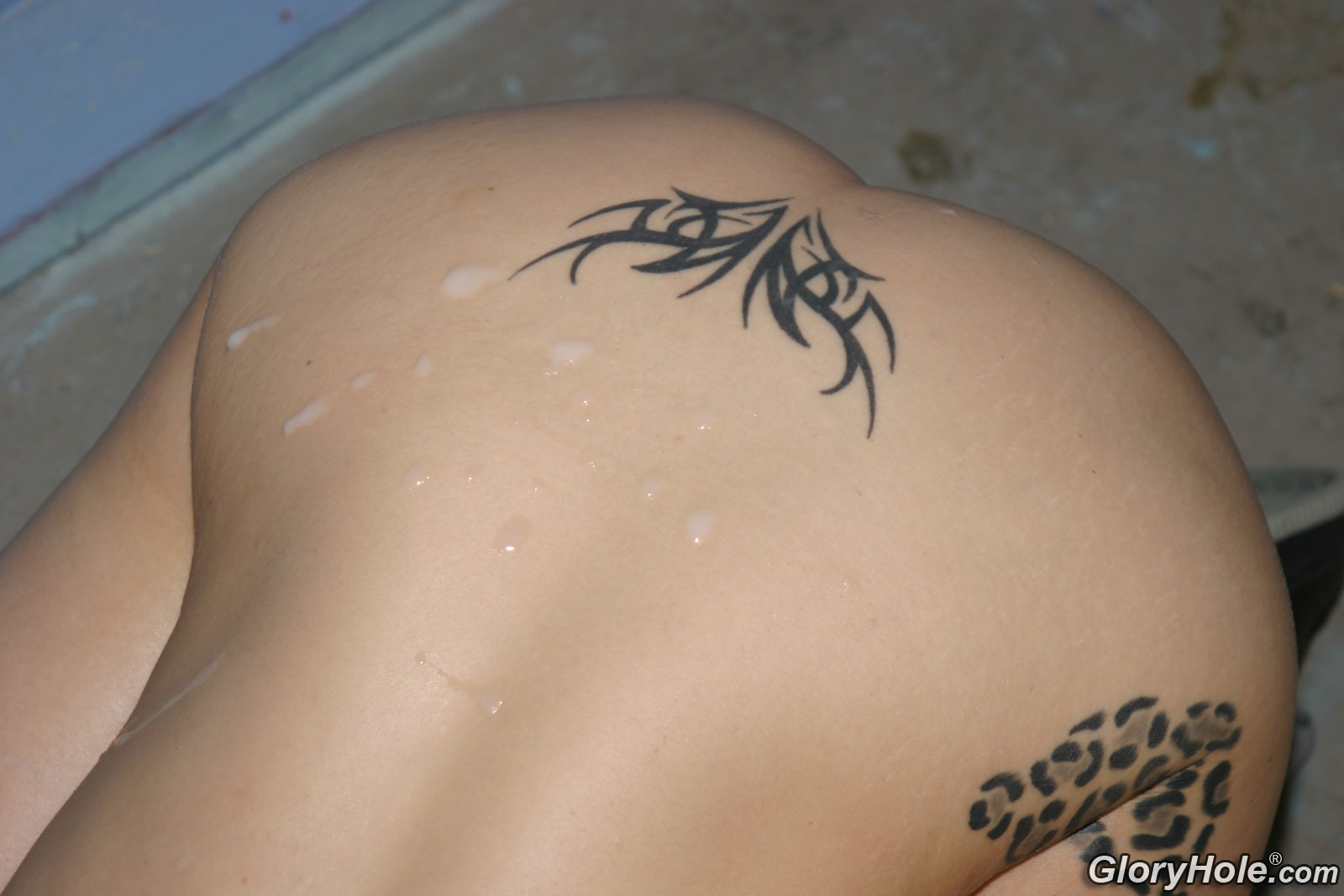 Aralyn Barra - Glory Hole - Escena 2