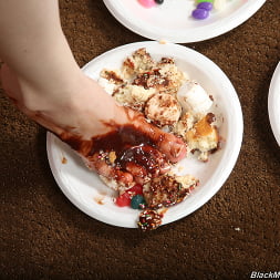 Lara Brookes - Carne negra, pies blancos